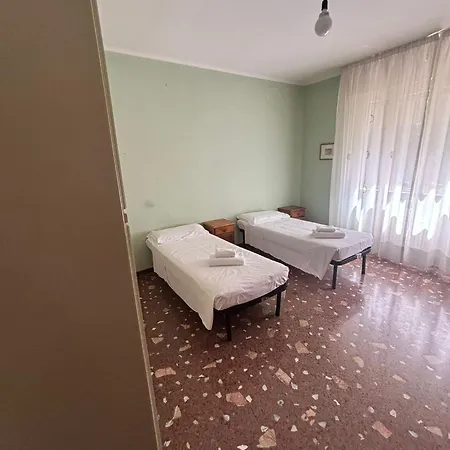 בית נופש House In The Park! Free Parking And Convenient To Venice מסטרה