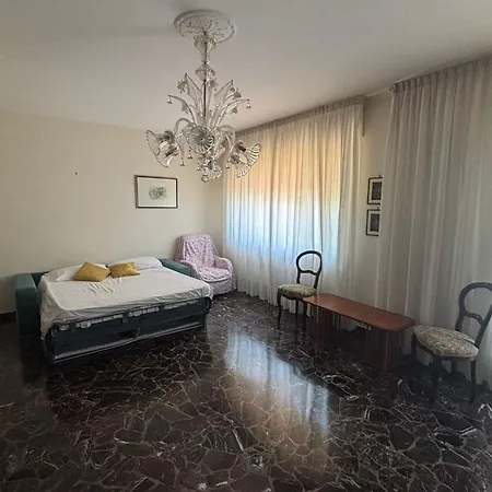 House In The Park! Free Parking And Convenient To Benátky